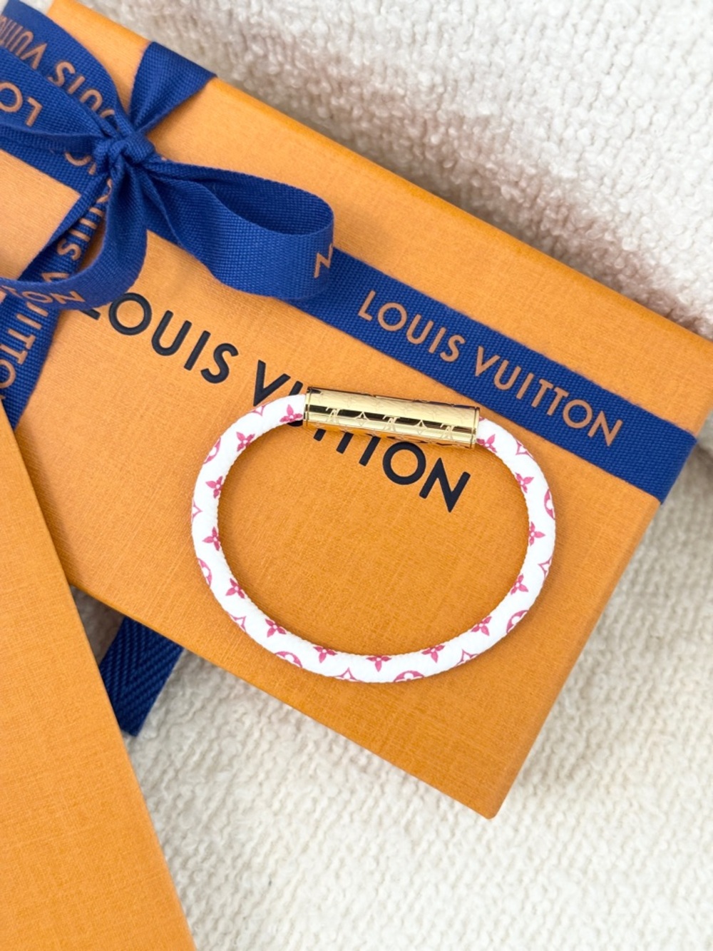 ✨NEW✨Louis Vuitton 2026 Monogram LV Confidential Bracelet 17 cm - White - Picture 3 of 10